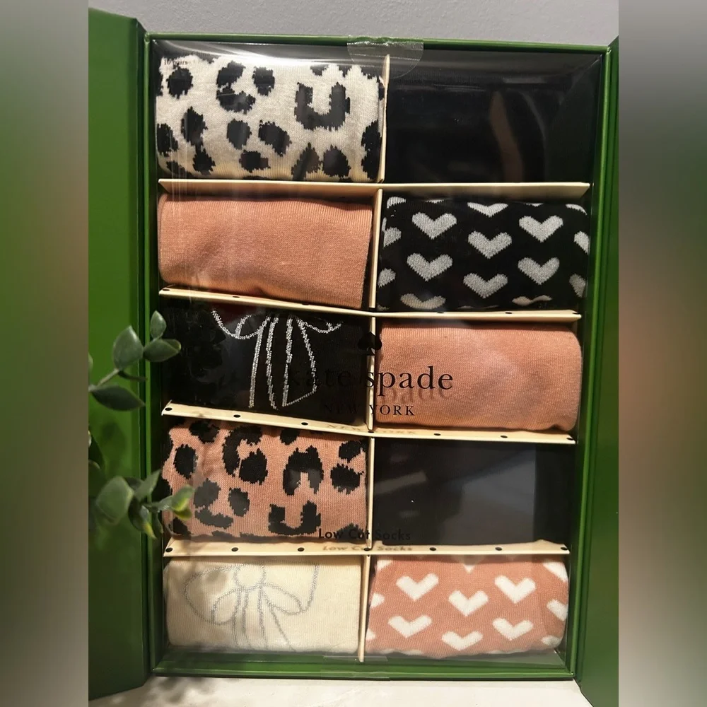 Kate Spade Elegant Socks with Green Box - Picture 3 of 4